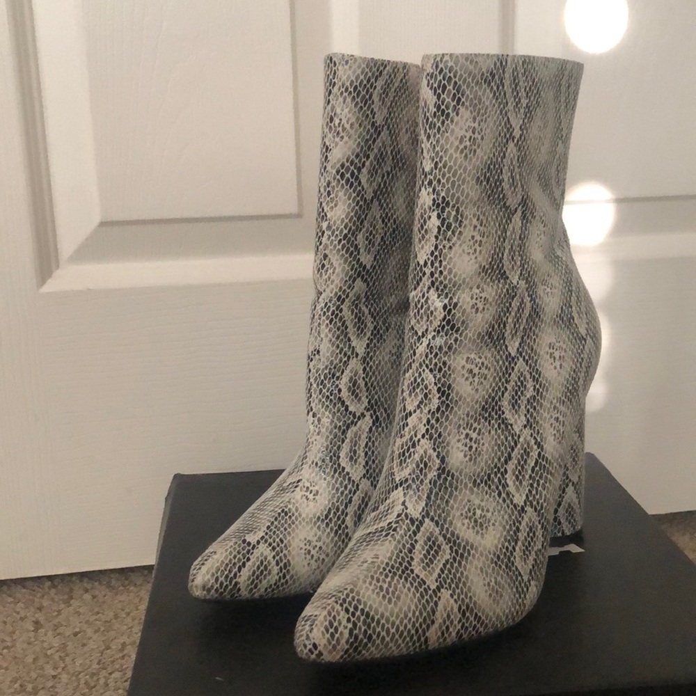 Black and white snakeskin booties size 8 US women’s